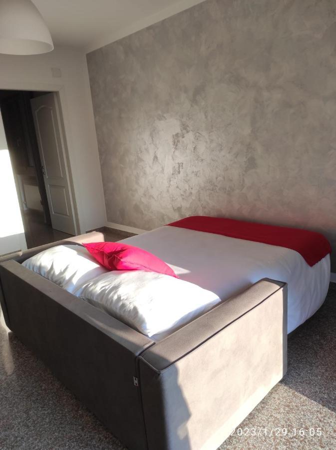 Red Tower Venice Apartment - 2 Mins From Vce Airport- Free Wifi Tessera Exterior foto